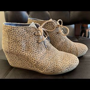 TOMS Leopard Print Desert Wedge Booties